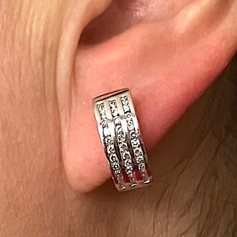 18kt White 0.83ct Gold Diamond Earrings Hoop Huggies